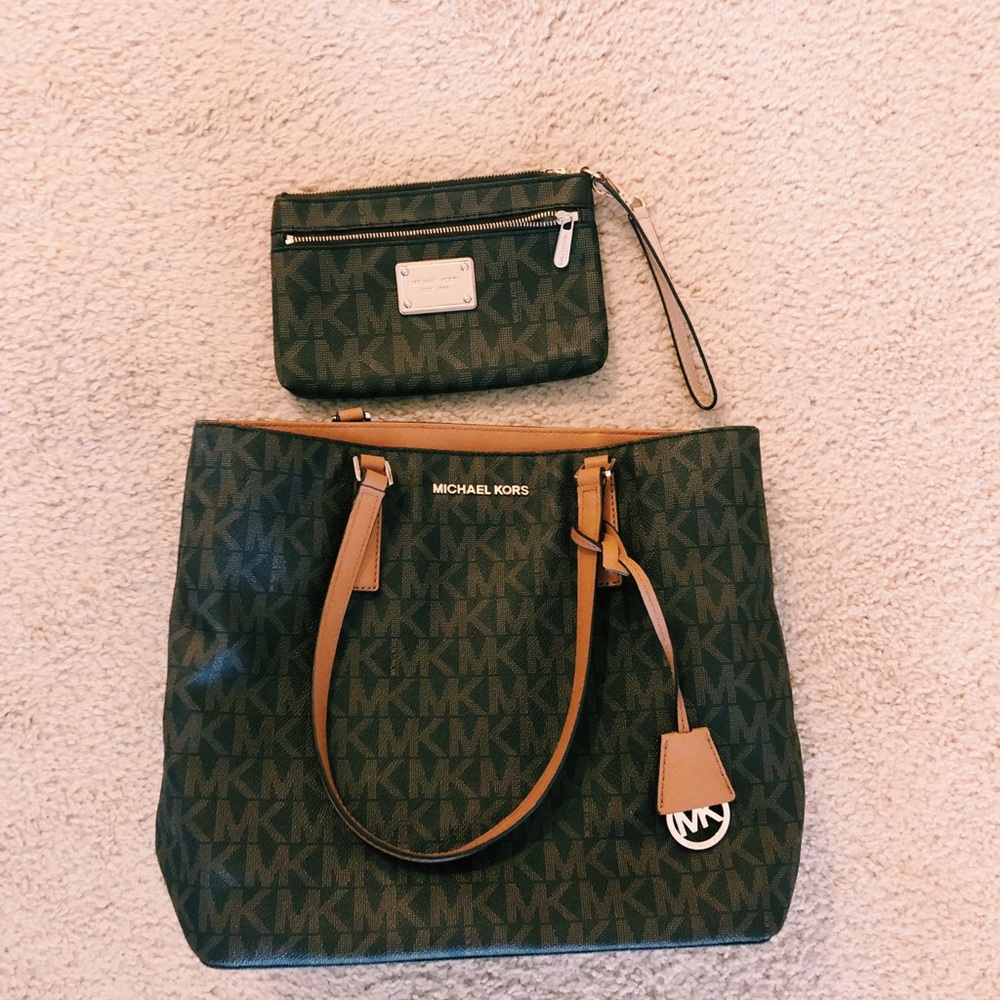 Michael Kors Purse & Wristlet Set